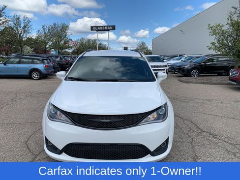 Used 2018 Chrysler Pacifica Touring-L Plus w/ S Appearance Package FWD image 2