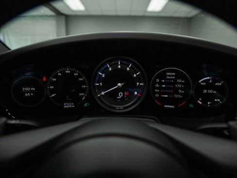 Used 2020 Porsche 911 Carrera image 18