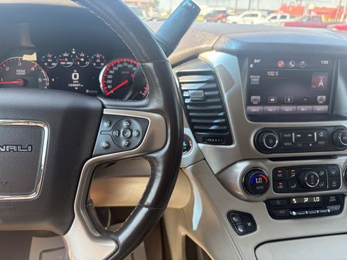 Used 2015 GMC Yukon Denali w/ Touring Package AWD/4WD image 17