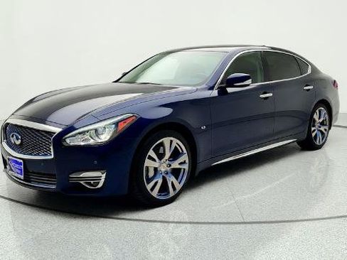 Used 2017 INFINITI Q70 L 3.7 RWD image 3