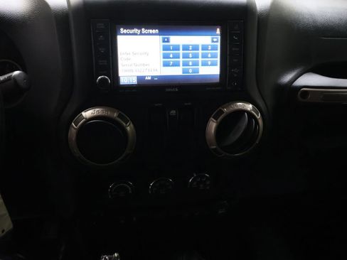 Used 2016 Jeep Wrangler Sahara AWD/4WD image 19