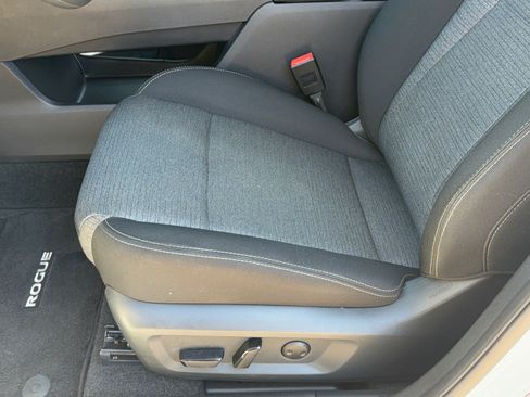 Used 2023 Nissan Rogue SV FWD image 16