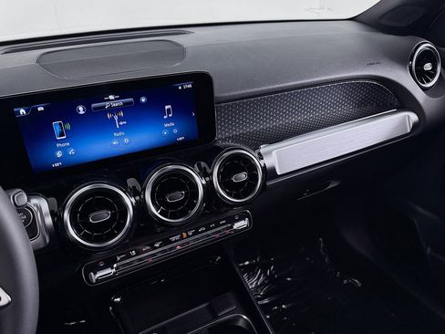 New 2026 Mercedes-Benz GLB 250 image 19