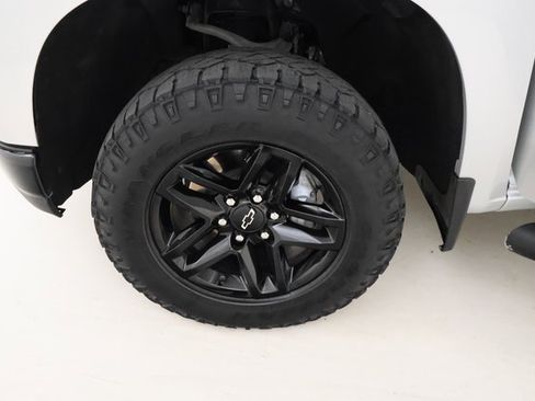 Used 2021 Chevrolet Silverado 1500 LT Trail Boss w/ Convenience Package II image 7