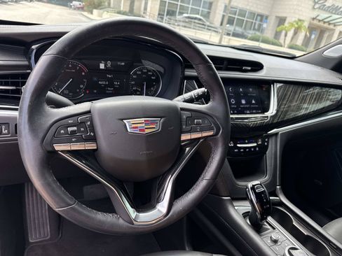 Used 2025 Cadillac XT6 Premium Luxury FWD image 16