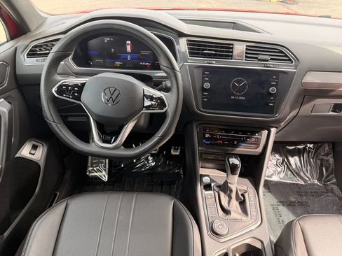 Certified 2024 Volkswagen Tiguan SE R-Line AWD/4WD image 20