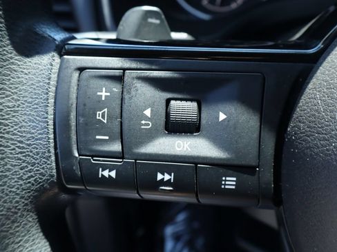 Used 2022 Nissan Rogue SV AWD/4WD image 23