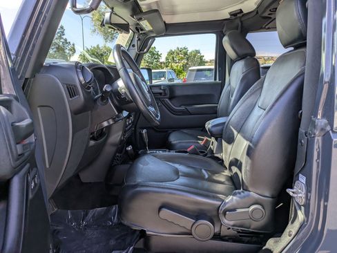 Used 2017 Jeep Wrangler Sahara AWD/4WD image 15