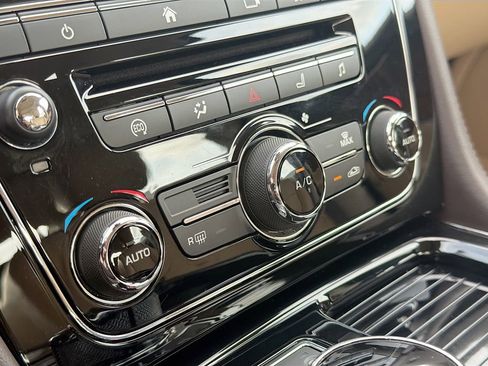 Used 2019 Jaguar XJ R-Sport image 34