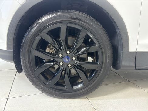 Used 2018 Ford Escape SE w/ SE Sport Appearance Package image 9