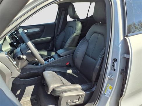 Used 2023 Volvo XC40 B5 Plus w/ Protection Package Premier image 16