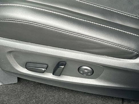 Used 2025 INFINITI QX60 Luxe w/ Black Edition image 17