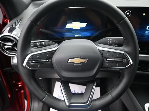 Used 2026 Chevrolet Equinox LT w/ Safety and Technology Package FWD image 11