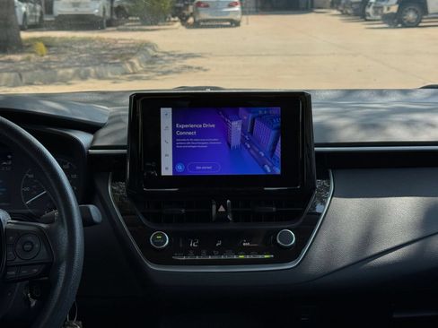 Used 2025 Toyota Corolla LE FWD image 16