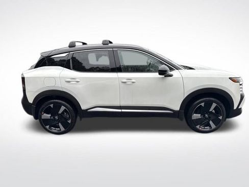 New 2026 Nissan Kicks SR w/ SR Premium Package AWD/4WD image 8