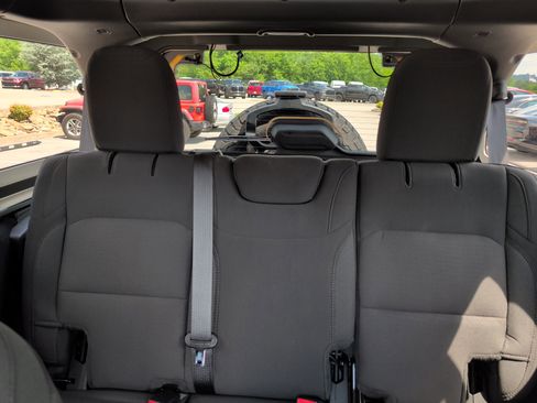 Used 2023 Jeep Wrangler Unlimited Sport AWD/4WD image 28