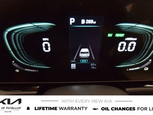 New 2025 Kia Niro EX Touring image 18