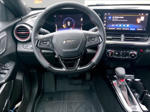 Used 2025 Chevrolet Trax RS w/ Driver Confidence Package FWD image 6