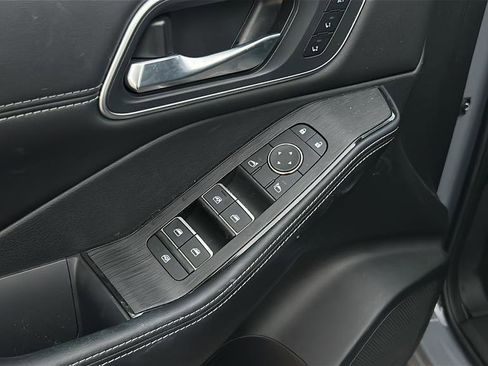 Used 2024 Nissan Rogue Platinum w/ Platinum Premium Package image 31