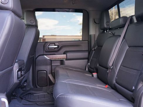 Used 2023 GMC Sierra 2500 Denali w/ Denali Black Diamond Edition AWD/4WD image 27