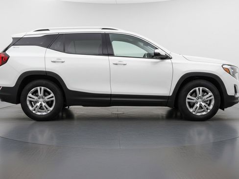 Used 2024 GMC Terrain SLE image 11