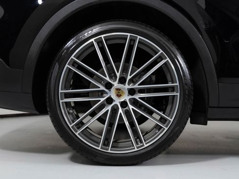 Used 2021 Porsche Cayenne Coupe image 18