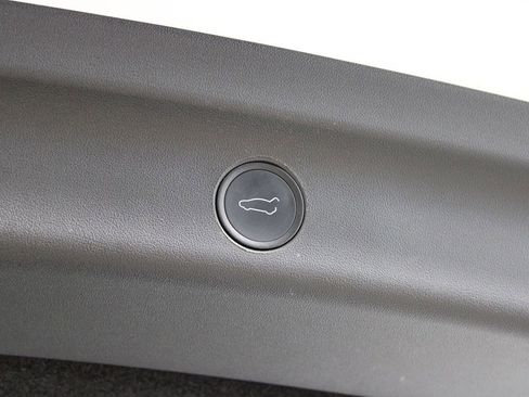 Used 2021 Tesla Model Y Long Range image 24