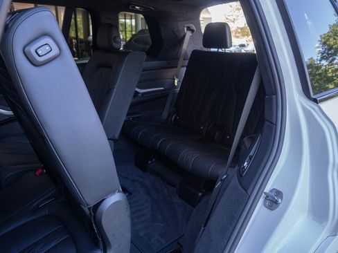 Used 2020 BMW X7 M50i w/ Dynamic Handling Package image 25