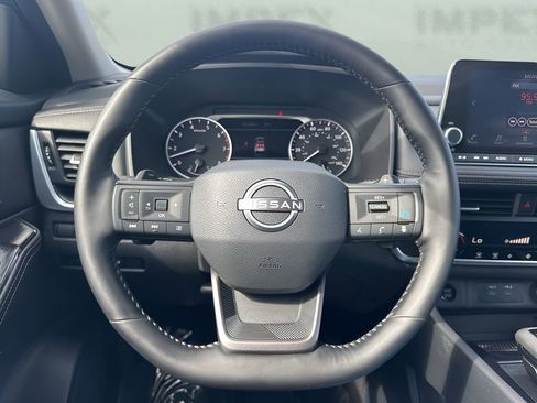 Used 2025 Nissan Rogue SV image 13