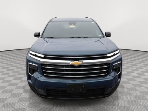Used 2025 Chevrolet Traverse LT w/ Driver Confidence Package AWD/4WD image 2