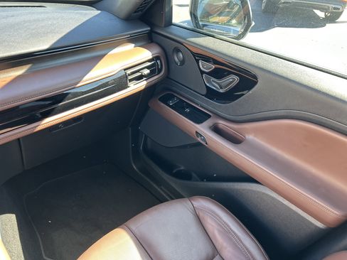 Used 2025 Lincoln Aviator Reserve w/ Illumination Package image 20