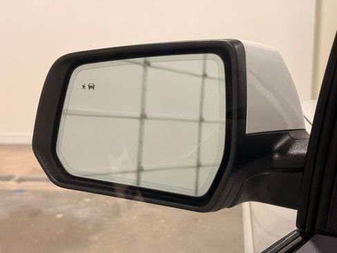 Used 2022 GMC Acadia Denali w/ Denali Ultimate Package image 12