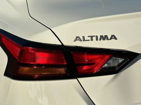 Used 2024 Nissan Altima 2.5 SR image 24