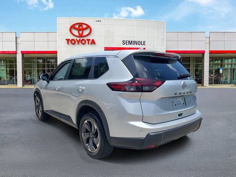 Used 2025 Nissan Rogue SV FWD image 4