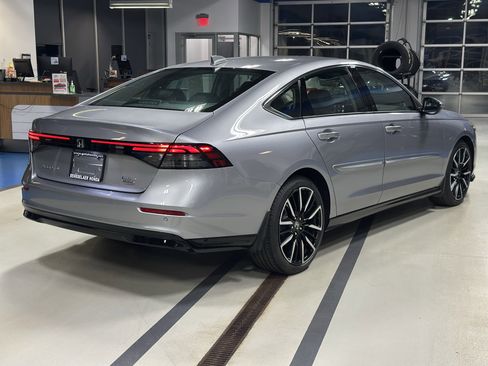 Used 2023 Honda Accord Touring image 4