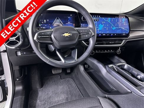 Used 2025 Chevrolet Equinox EV LT image 21