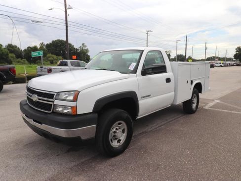 Used 2006 Chevrolet Silverado 2500 W/T RWD image 3