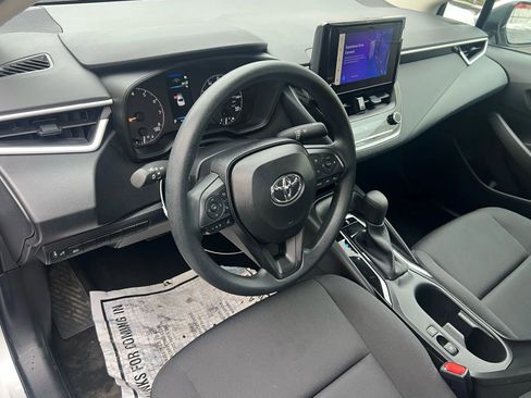 Used 2025 Toyota Corolla LE FWD image 24