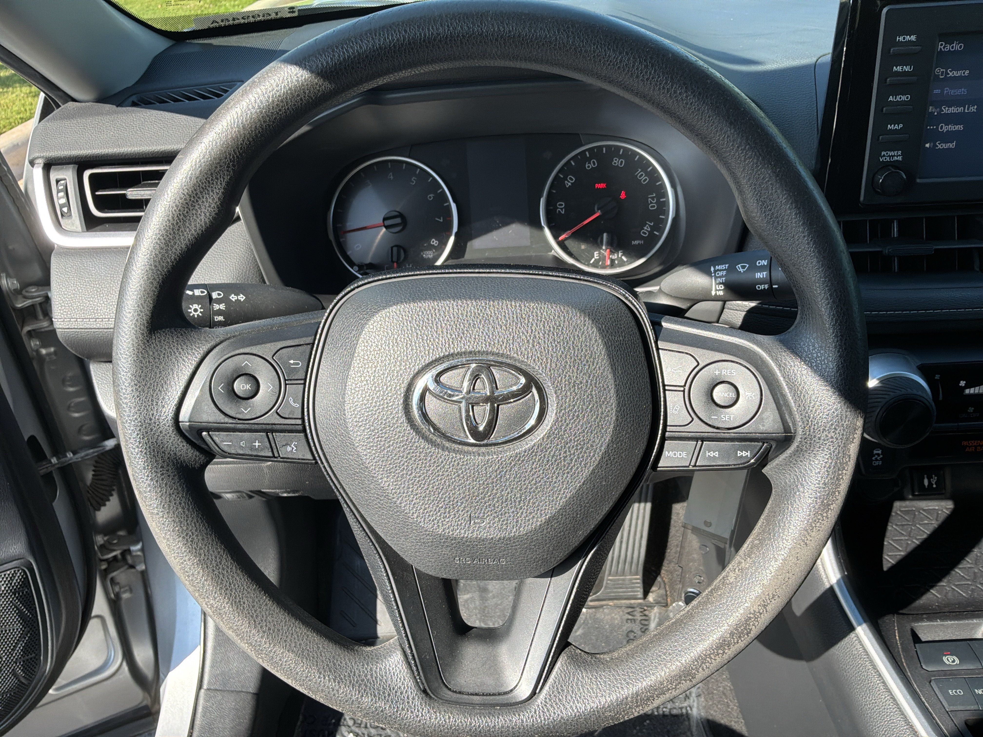 Used 2019 Toyota RAV4 LE FWD image 8