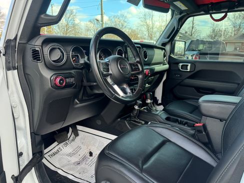 Used 2020 Jeep Wrangler Unlimited Sahara image 11