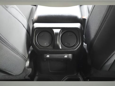 Used 2018 Jeep Wrangler Unlimited Sport S image 15