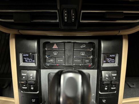Used 2021 Porsche Macan AWD/4WD image 21