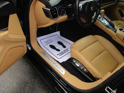 Used 2013 Porsche Panamera image 16