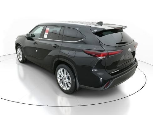 New 2026 Toyota Highlander Limited image 5