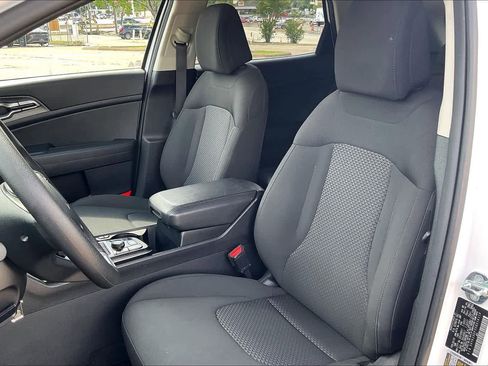 Certified 2025 Kia Sportage LX image 11