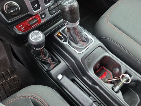 Used 2018 Jeep Wrangler Rubicon w/ Cold Weather Group image 10