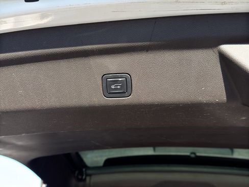 Used 2022 Chevrolet Suburban LT w/ Luxury Package image 30