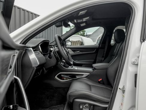 New 2026 Jaguar F-PACE R-Dynamic S image 10