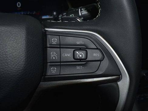 Used 2024 Jeep Grand Cherokee L Limited w/ Luxury Tech Group II image 21