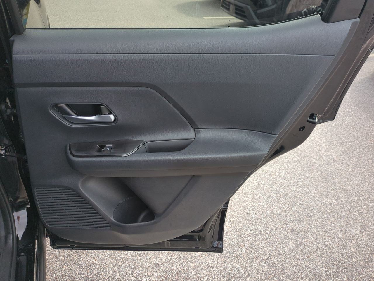 New 2026 Nissan Kicks SR FWD image 31